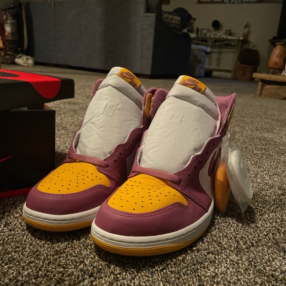 air jordan 1 retro high og red yellow